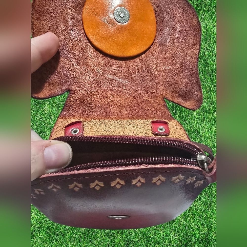 Handmade/Handtooled Leather Cat Crossbody Bag 6"x6" Interior 27-33" Strap New - Picture 4 of 5